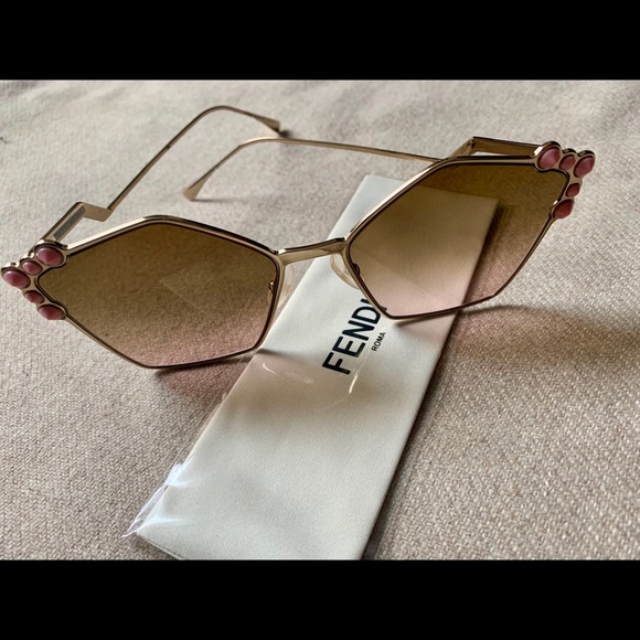 FENDI Studded pentagon-frame rose gold sunglasses - Picture 3 of 7